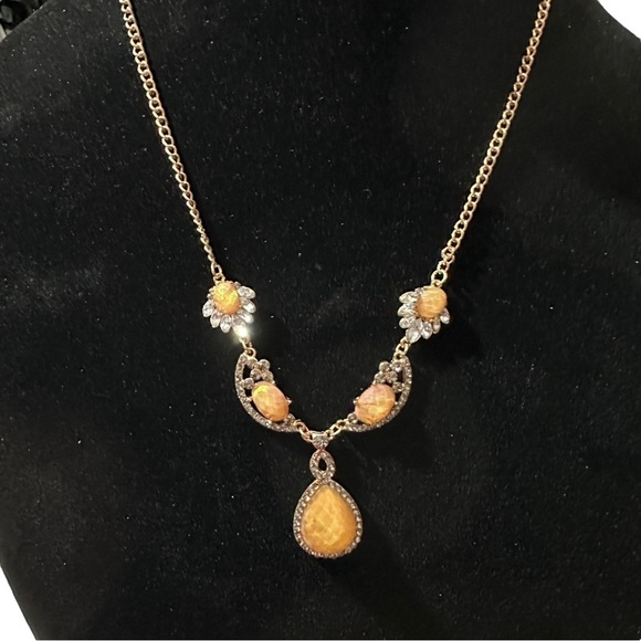 Elegant Gold Tone 5 Glass Pendants Flowers Half Moons Tear Drop Necklace 20” EUC - Picture 2 of 10